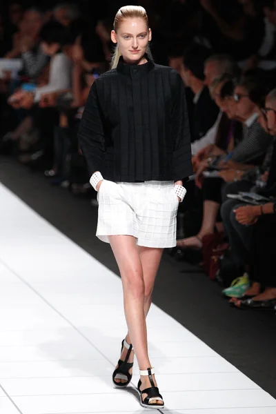 Look 19